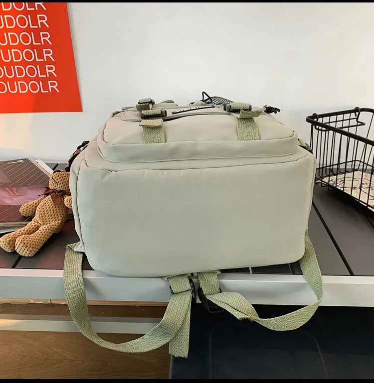 Zaino in Tela Unisex - Stile e Funzionalità 🎒✨