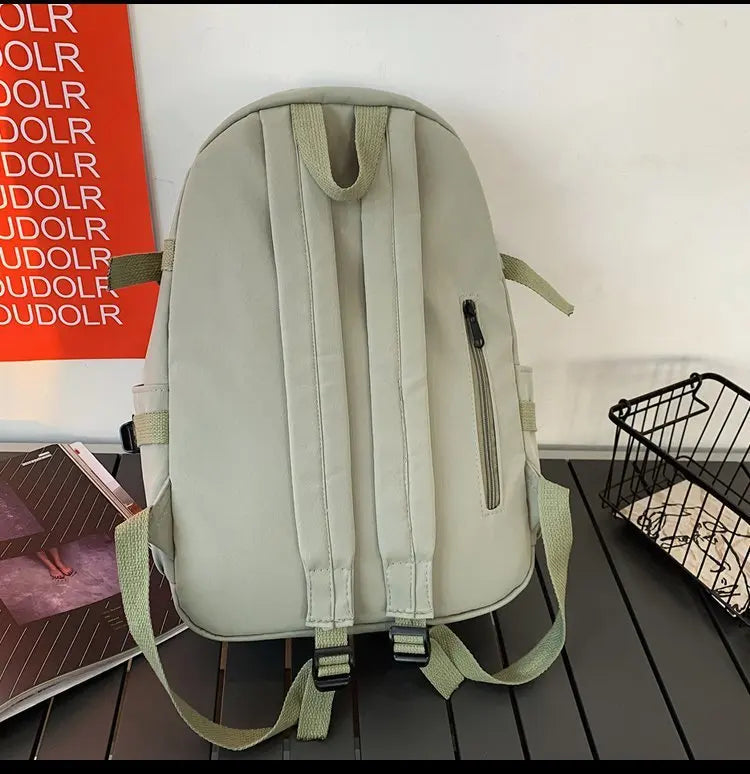Zaino in Tela Unisex - Stile e Funzionalità 🎒✨
