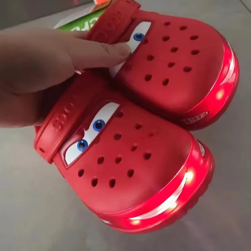 🚗 Ciabattine Sandali Impermeabili Cars – Con Luci LED di Saetta McQueen! ⚡👟