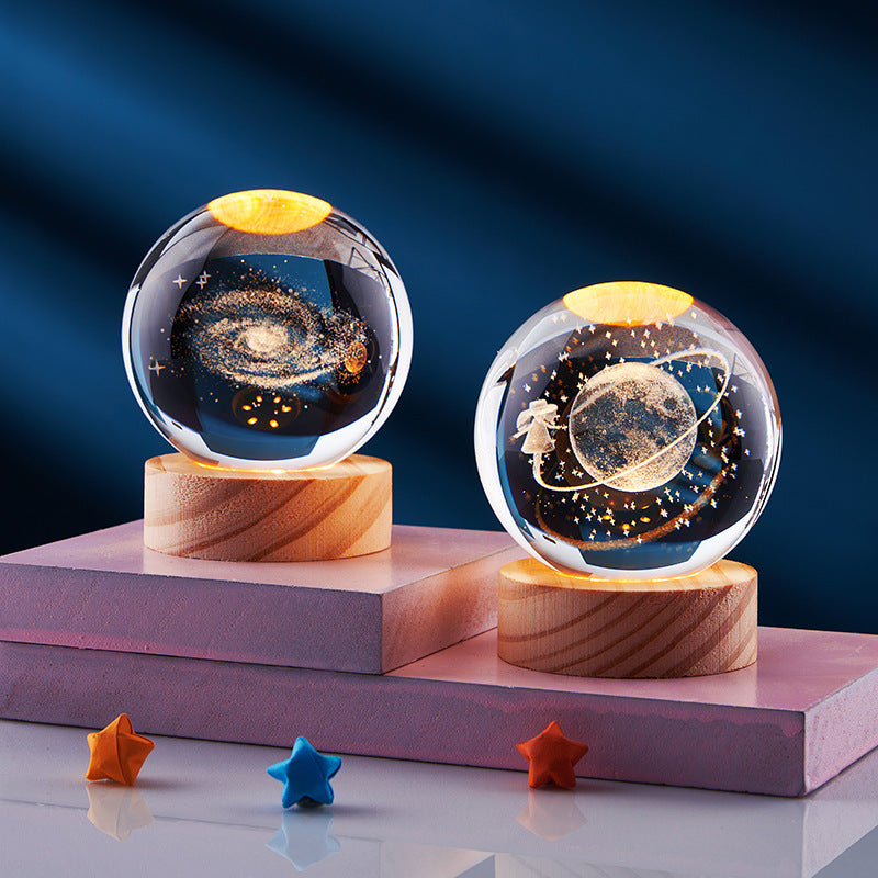 Sfera di Cristallo con Sistema Solare Inciso 3D - Lampada Notturna Luminosa a Luce Calda per Comodino